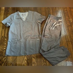 Figs Casma Three-Pocket Scrub Top